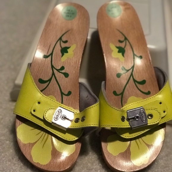 dr scholl's yellow sandals